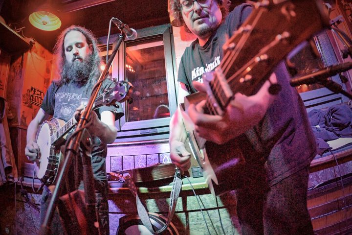 HeavyGrass verschmelzen Folk und Metal! Musik in der Kneipe!